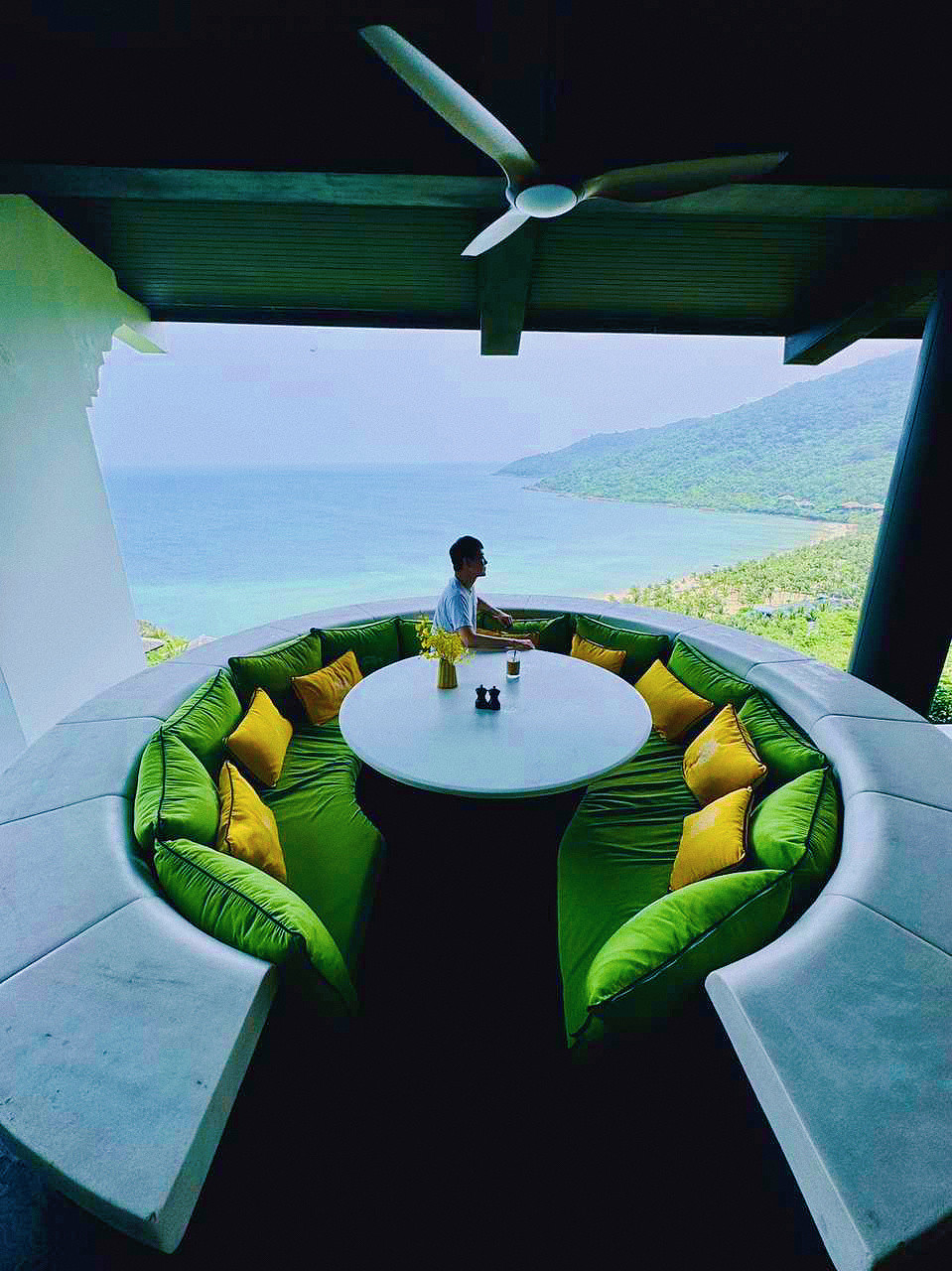 “Chào buổi sáng”, “Ở Việt Nam” - Lâm Chí Dĩnh chia sẻ hình ảnh với fan trong chuyến du lịch đến Việt Nam. Ảnh: Weibo/@kellymermaidchen. “Chào buổi sáng”, “Ở Việt Nam” - Lâm Chí Dĩnh chia sẻ hình ảnh với fan trong chuyến du lịch đến Việt Nam. Ảnh: Weibo/@kellymermaidchen.