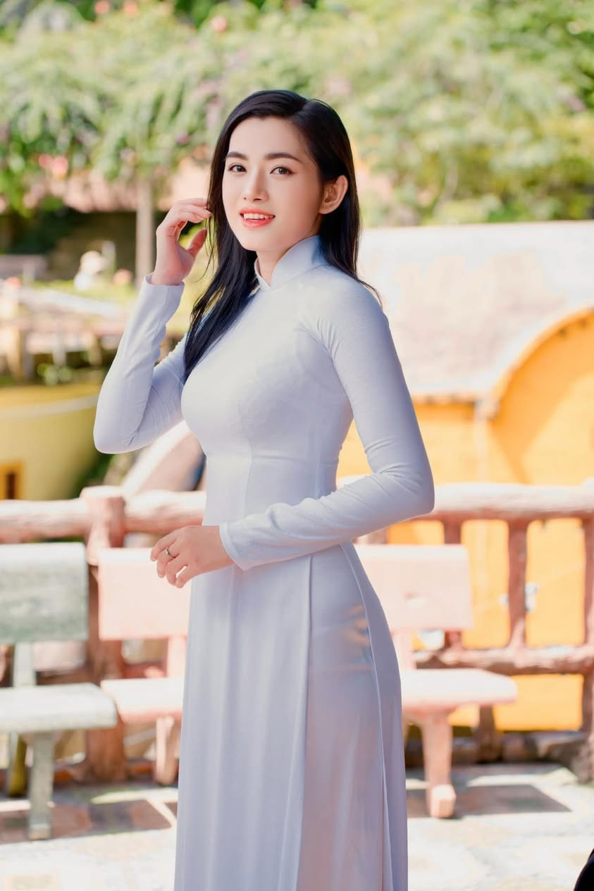 Cô chưa có ý định bước chân vào showbiz, chỉ xem cuộc thi hoa hậu là trải nghiệm tuổi trẻ. Cô chưa có ý định bước chân vào showbiz, chỉ xem cuộc thi hoa hậu là trải nghiệm tuổi trẻ.