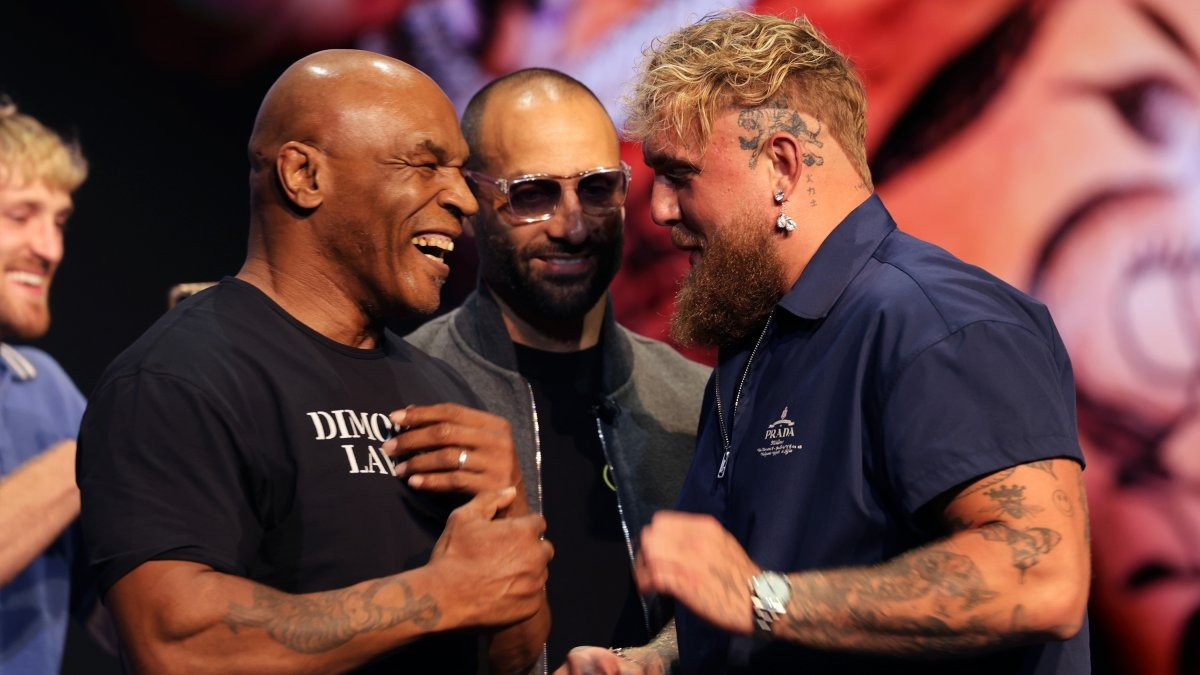 Cuộc đụng độ của biểu tượng quyền Anh - Mike Tyson và ngôi sao tai tiếng - Jake Paul. Ảnh: Getty. Cuộc đụng độ của biểu tượng quyền Anh - Mike Tyson và ngôi sao tai tiếng - Jake Paul. Ảnh: Getty.