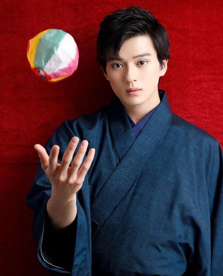 Nổi tiếng đi kèm với tai tiếng, Mackenyu dính nhiều lùm xùm đời tư. Tai tiếng nhất là tin đồn anh có con năm 14 tuổi với người phụ nữ hơn 16 tuổi. Sonny Chiba đã đệ đơn kiện người phụ nữ này vì hành vi cưỡng dâm trẻ vị thành niên là Mackenyu. Tuy nhiên đây chỉ là thông tin một chiều từ một số trang báo của Nhật Bản, Mackenyu chưa từng đưa ra lời bào chữa hay lên tiếng đính chính. Mọi chuyện về người phụ nữ trên cũng không hề có thông tin.