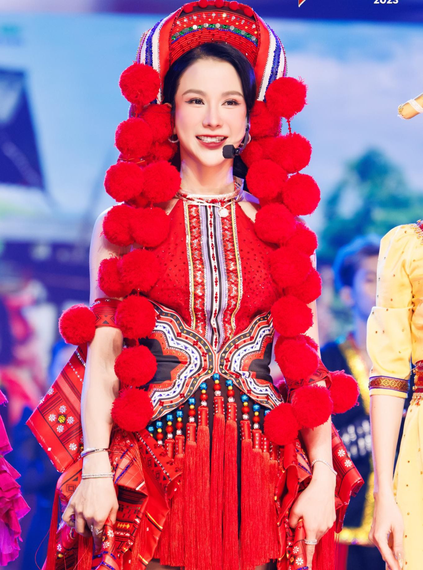 Diệp Lâm Anh (trái) dự định trở lại hoạt động nghệ thuật, ra mắt MV, trong khi Lan Ngọc tạm dừng hoạt động showbiz, đi du học.