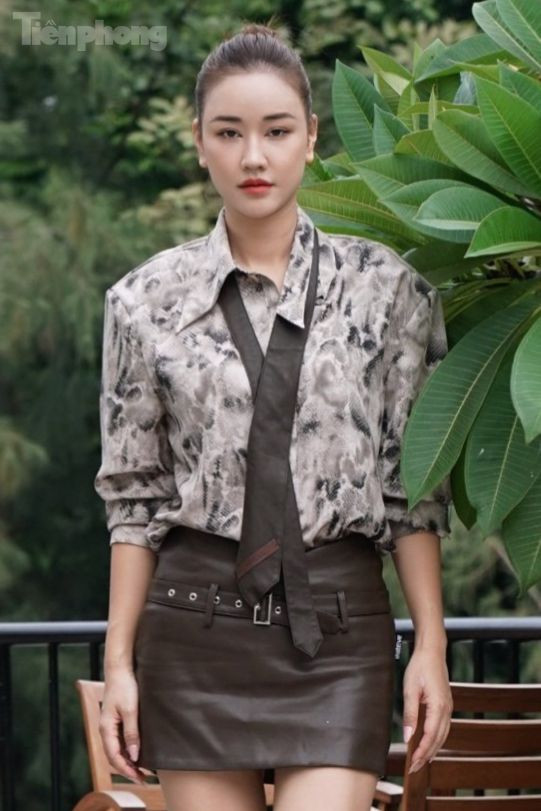 Hiện, nữ diễn viên Vợ ba sống cùng con gái 9 tuổi, tên thật mật là Bồ Câu và mẹ ruột ở Hà Nội. Cô nói mình vẫn độc thân và đang dành hết tình cảm cho gia đình. Ảnh: Trọng Quân.