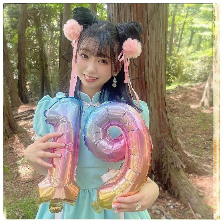 Satsuki Okumori (trái) và chồng Yuki Iwai gặp nhau từ năm cô 13 tuổi.