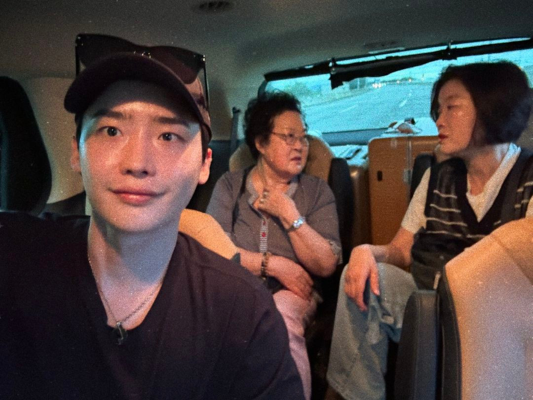 Lee Jong Suk chia sẻ chuyến đi nghỉ dưỡng ở Đà Nẵng lên trang cá nhân. Ảnh: @jongsuk0206.