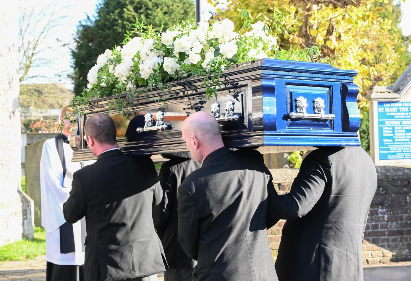 Các thành viên One Direction đến tiễn đưa Liam Payne. Ảnh: Getty, Wire.