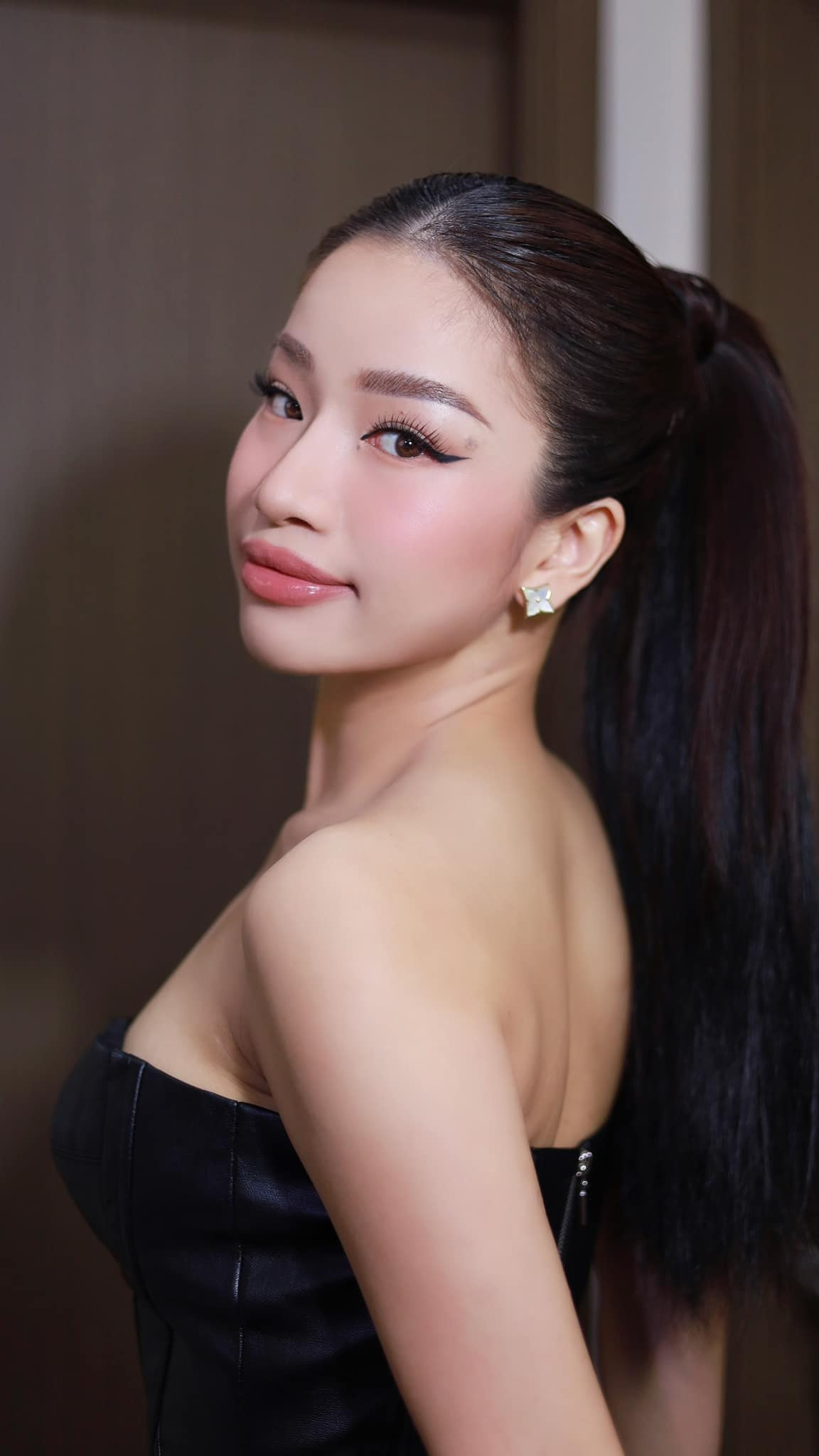 Lâm Bảo Ngọc (phải) xin lỗi Vũ Cát Tường về ê-kíp. Cô nói sẽ dừng biểu diễn ca khúc If của nhạc sĩ dù có được yêu cầu.