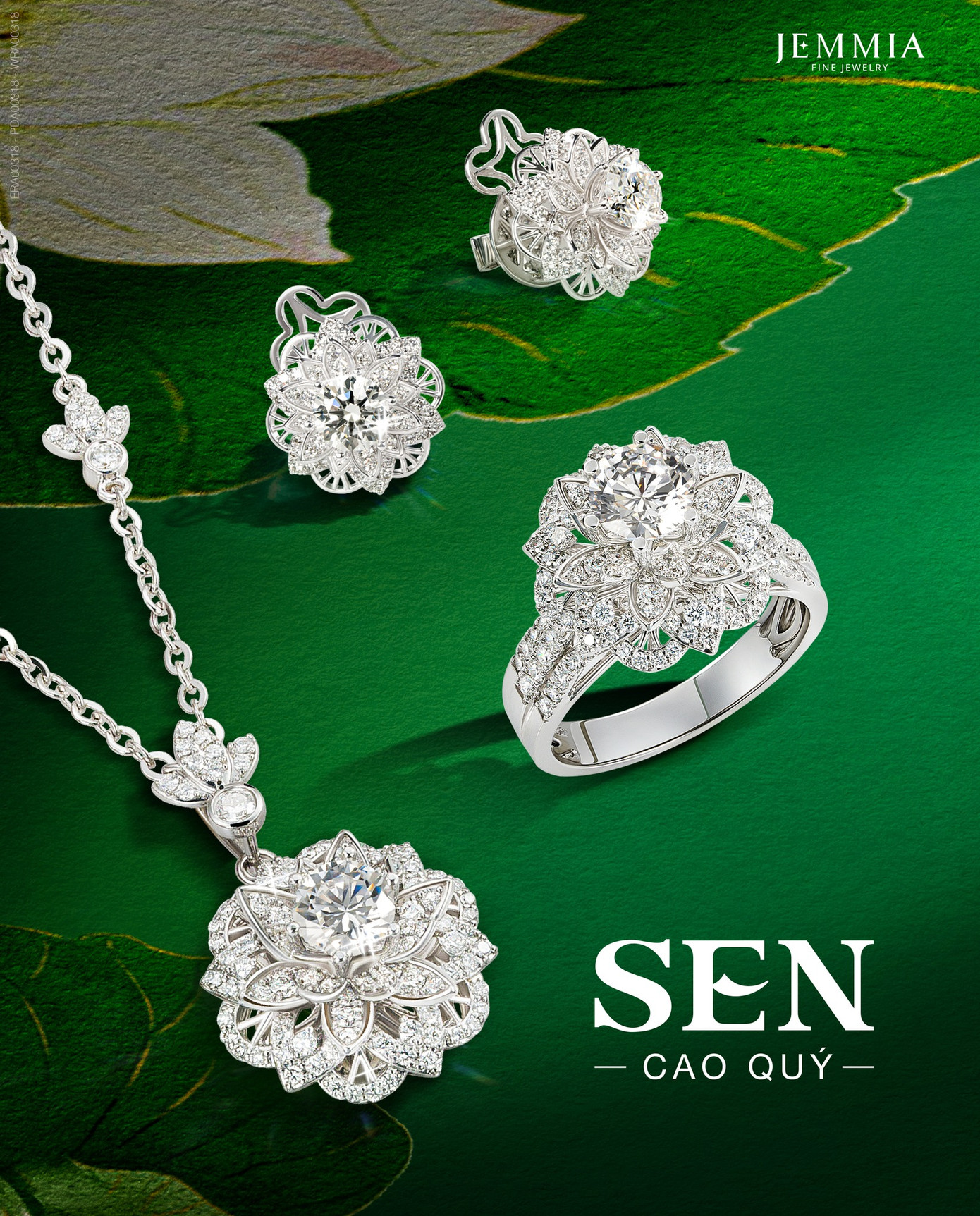 Bộ sưu tập độc bản Sen Cao Quý của Jemmia. Từng cánh hoa sen được chạm khắc tinh xảo, mềm mại trên nền chất liệu vàng trắng 18K cao cấp, đính kết kim cương.