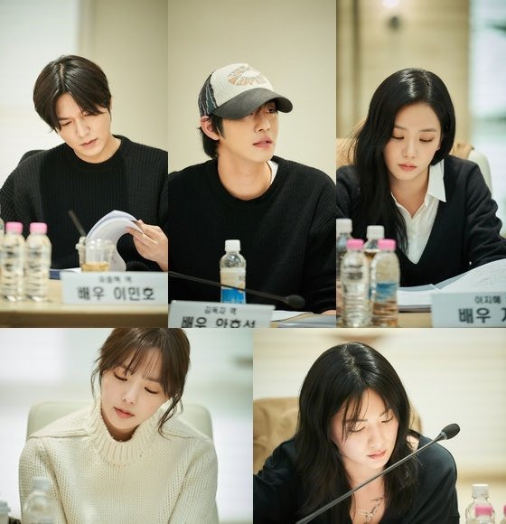 Dàn diễn viên đọc kịch bản. Phim khởi quay từ tháng 12/2023. Dàn diễn viên đọc kịch bản. Phim khởi quay từ tháng 12/2023.