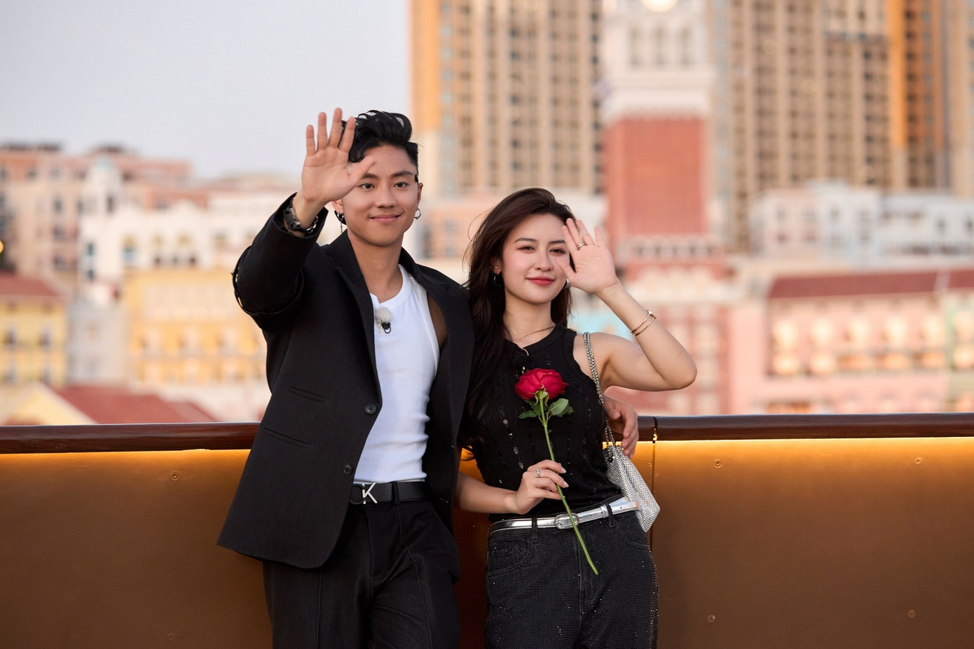 4 cặp có cái kết đẹp trong tập cuối Đảo thiên đường. 4 cặp có cái kết đẹp trong tập cuối Đảo thiên đường.