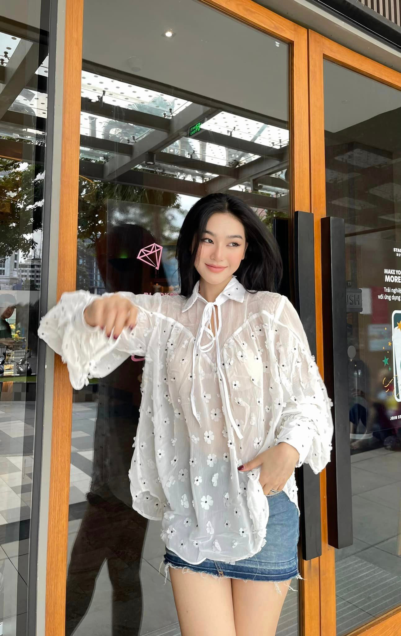 Thời trang thường ngày của nữ diễn viên 24 tuổi. Thời trang thường ngày của nữ diễn viên 24 tuổi.