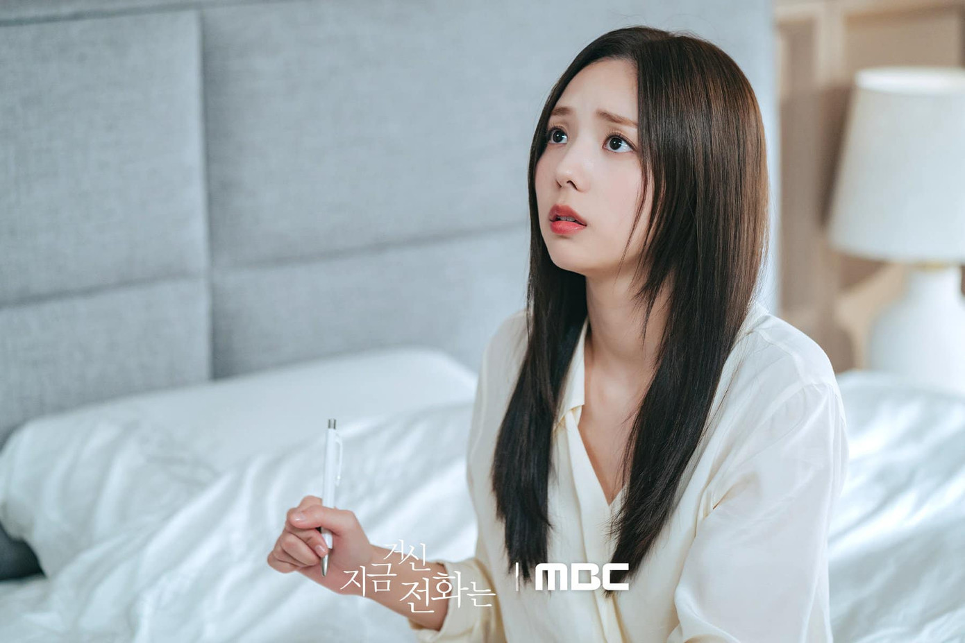 Thời gian trước đó, diễn xuất của nữ diễn viên gây tranh luận. Nhiều người nói nét diễn của cô còn đơ cứng, không linh hoạt trong cách thể hiện dù đã có trong tay nhiều tác phẩm. Một số khen ngợi mỹ nhân họ Chae tiến bộ trông thấy trong phim mới. Không chỉ cách thể hiện, gu thời trang, make up khi trở thành vợ “tổng tài” cũng thành chủ đề nổi bật.