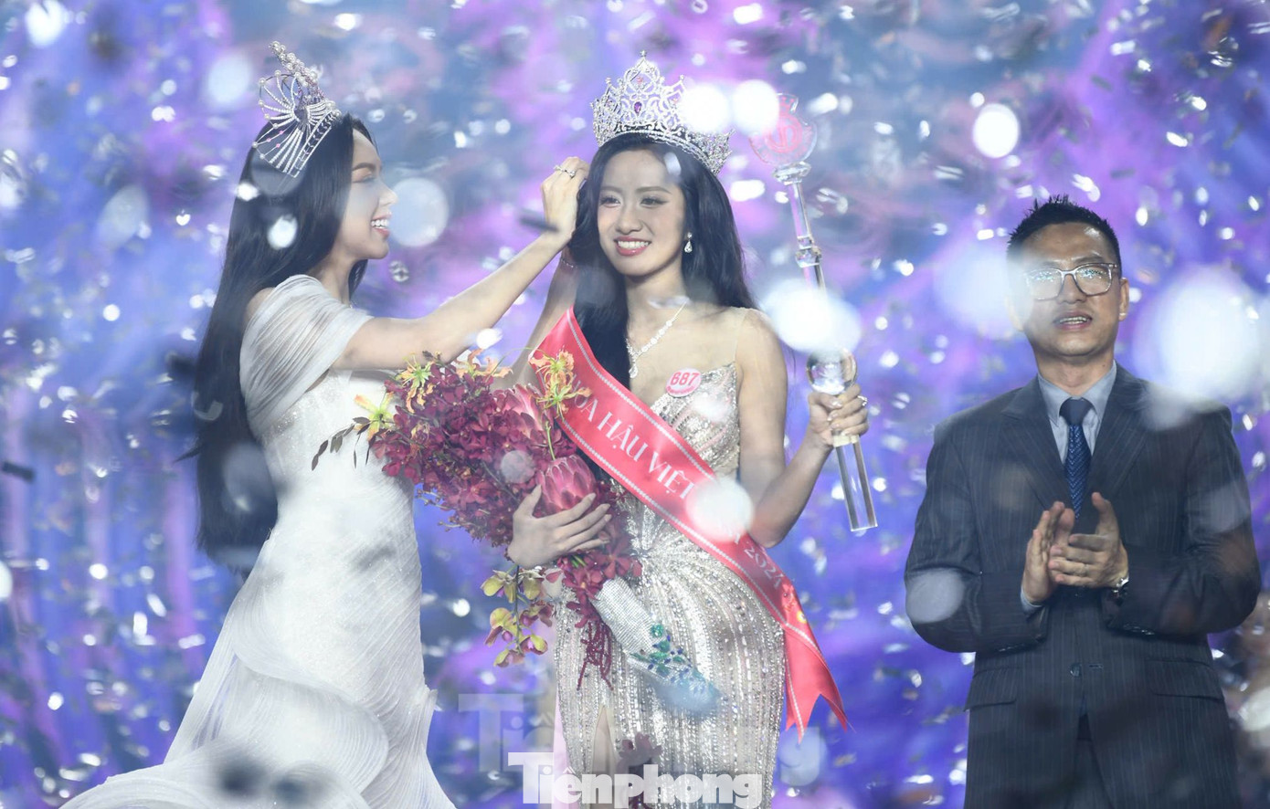 Hoa hậu Thanh Thủy chính thức kết thúc nhiệm kỳ 917 ngày đáng nhớ và đầy mãn nguyện. Người đẹp Đà Nẵng nói đã dành năm tháng thanh xuân tươi đẹp nhất để bắt đầu sứ mệnh cống hiến.