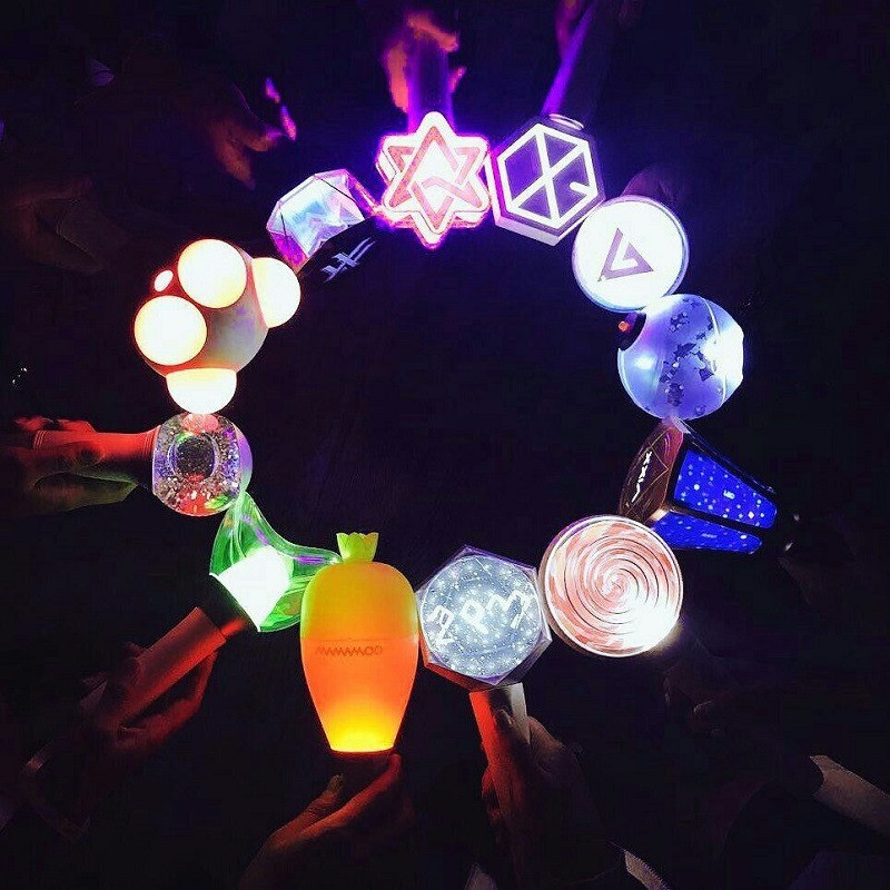 Lightstick - đặc trưng của văn hóa Kpop. Lightstick - đặc trưng của văn hóa Kpop.