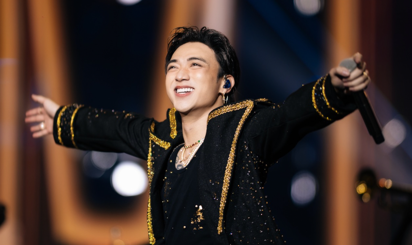 Concert kết thúc bằng bản nhạc mới Ai cũng phải lớn, được Soobin thể hiện trong bối cảnh hình ảnh tuổi thơ và hành trình nghệ thuật của chính anh được chiếu trên màn hình Led phía sau. Ca khúc khép lại hành trình nhiều cảm xúc trên sân khấu đầu tiên trong sự nghiệp solo của nam ca sĩ. Concert đêm 2 tiếp tục diễn ra vào ngày 27/5 tại Cung thể thao điền kinh Mỹ Đình, Hà Nội.