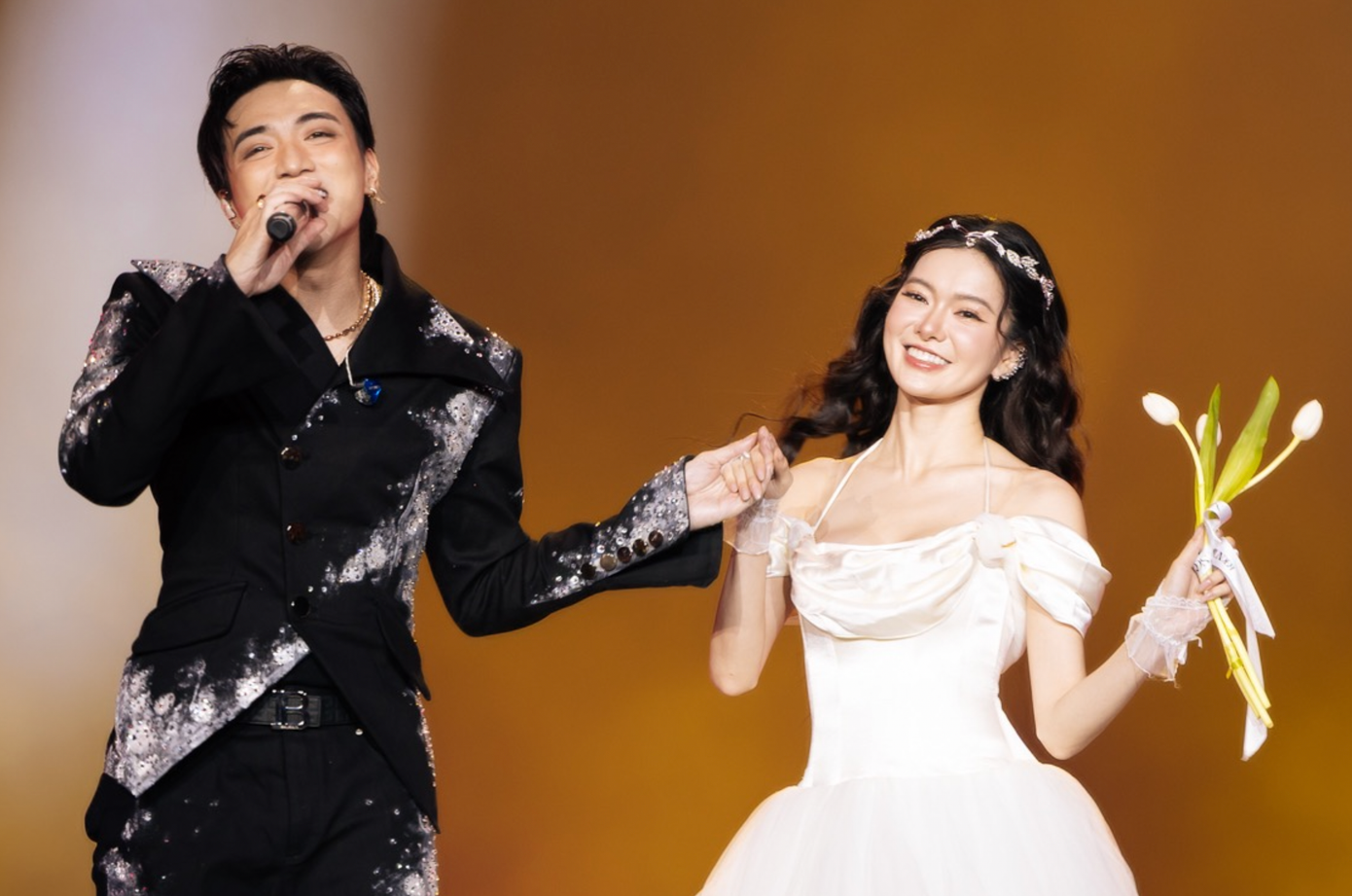 Ở chặng cuối chương trình, Soobin tiếp tục biến hóa với các ca khúc mang âm hưởng đương đại như Dancing in the dark, Lặng, Sẽ quên em nhanh thôi, Sunset in the city, Day dream và Beautiful monster. Ca khúc Dancing in the dark, anh mời diễn viên Yên Đan cùng khiêu vũ.