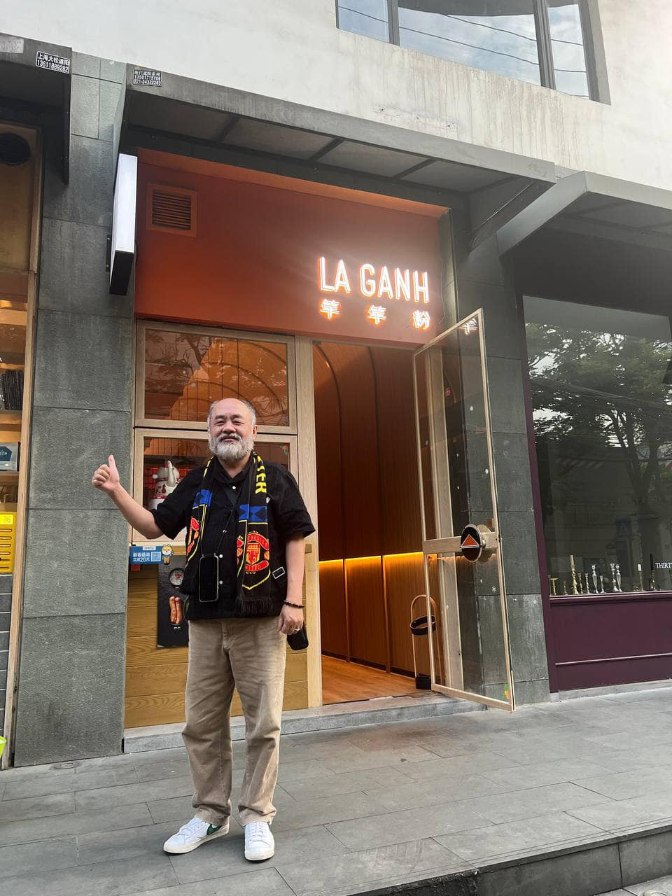 CEO Nguyễn Trung Dũng nhận xét phở quán Chi Pu mở theo dạng đồ ăn nhanh thì giá phải phù hợp và có nhiều lựa chọn khác. CEO Nguyễn Trung Dũng nhận xét phở quán Chi Pu mở theo dạng đồ ăn nhanh thì giá phải phù hợp và có nhiều lựa chọn khác.