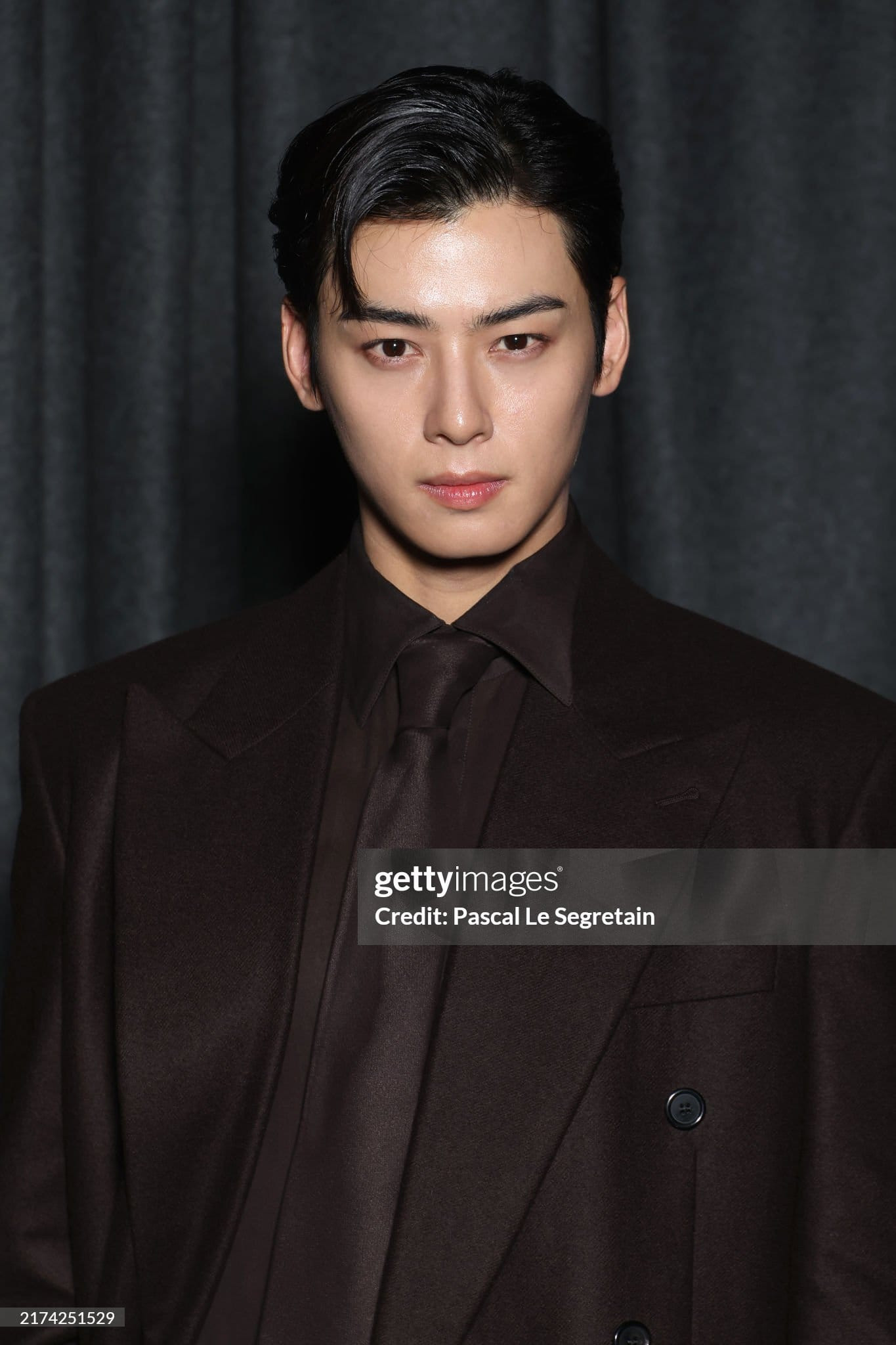 Một đại diện khác của Hàn Quốc là diễn viên, ca sĩ Cha Eun Woo lần đầu tham dự fashion week với vai trò là Đại sứ mới của Saint Laurent. Nam nghệ sĩ 27 tuổi chọn trang phục lịch lãm, cổ điển. Ảnh: Getty. Một đại diện khác của Hàn Quốc là diễn viên, ca sĩ Cha Eun Woo lần đầu tham dự fashion week với vai trò là Đại sứ mới của Saint Laurent. Nam nghệ sĩ 27 tuổi chọn trang phục lịch lãm, cổ điển. Ảnh: Getty.