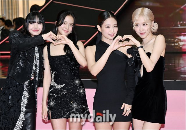 Sự kiện diễn ra chỉ một ngày sau lễ kỷ niệm 8 năm nhóm ra mắt. Sự kiện diễn ra chỉ một ngày sau lễ kỷ niệm 8 năm nhóm ra mắt.