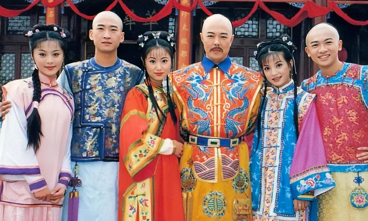 Hoàn Châu Cách Cách, Tân dòng sông ly biệt... mang lại nguồn doanh thu bản quyền lớn cho Quỳnh Dao. Hoàn Châu Cách Cách, Tân dòng sông ly biệt... mang lại nguồn doanh thu bản quyền lớn cho Quỳnh Dao.