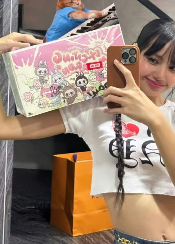 Labubu nổi tiếng hơn được Lisa (BlackPink) lăng xê.