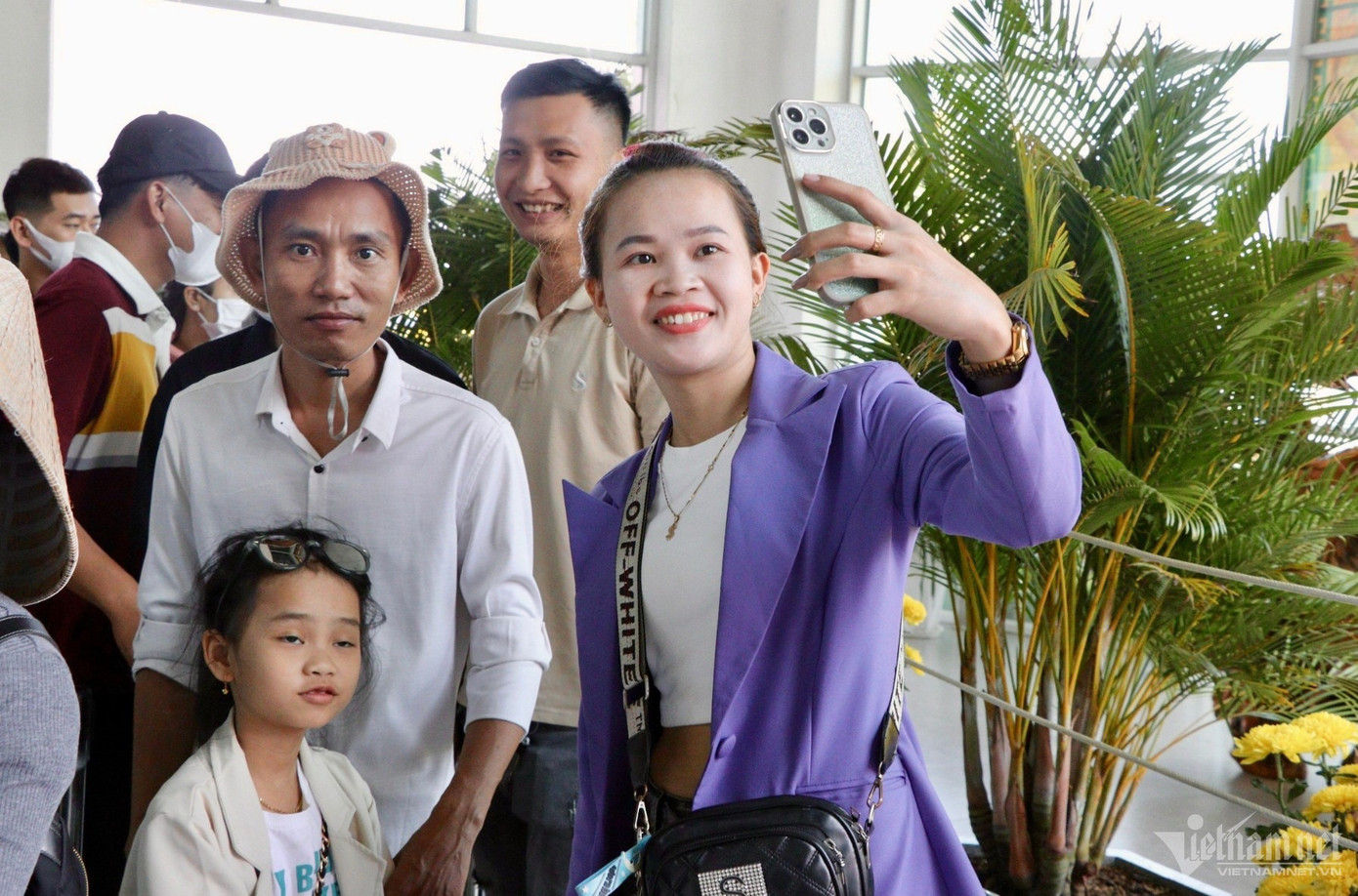 Theo thống kế của khu du lịch núi Chứa Chan, trong 3 ngày đầu Xuân, nơi đây đã thu hút khoảng 20.000 lượt du khách đến đây hành hương, du xuân và đi lễ chùa Gia Lào nổi tiếng linh thiêng. Theo thống kế của khu du lịch núi Chứa Chan, trong 3 ngày đầu Xuân, nơi đây đã thu hút khoảng 20.000 lượt du khách đến đây hành hương, du xuân và đi lễ chùa Gia Lào nổi tiếng linh thiêng.