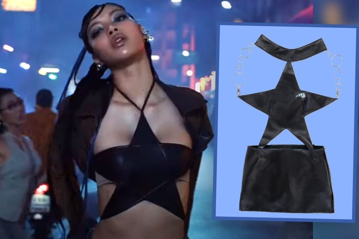 Nhà thiết kế Trung Quốc tố Lisa (BlackPink) mặc trang phục đạo nhái từ thiết kế của cô. Ảnh: SCMP. Nhà thiết kế Trung Quốc tố Lisa (BlackPink) mặc trang phục đạo nhái từ thiết kế của cô. Ảnh: SCMP.