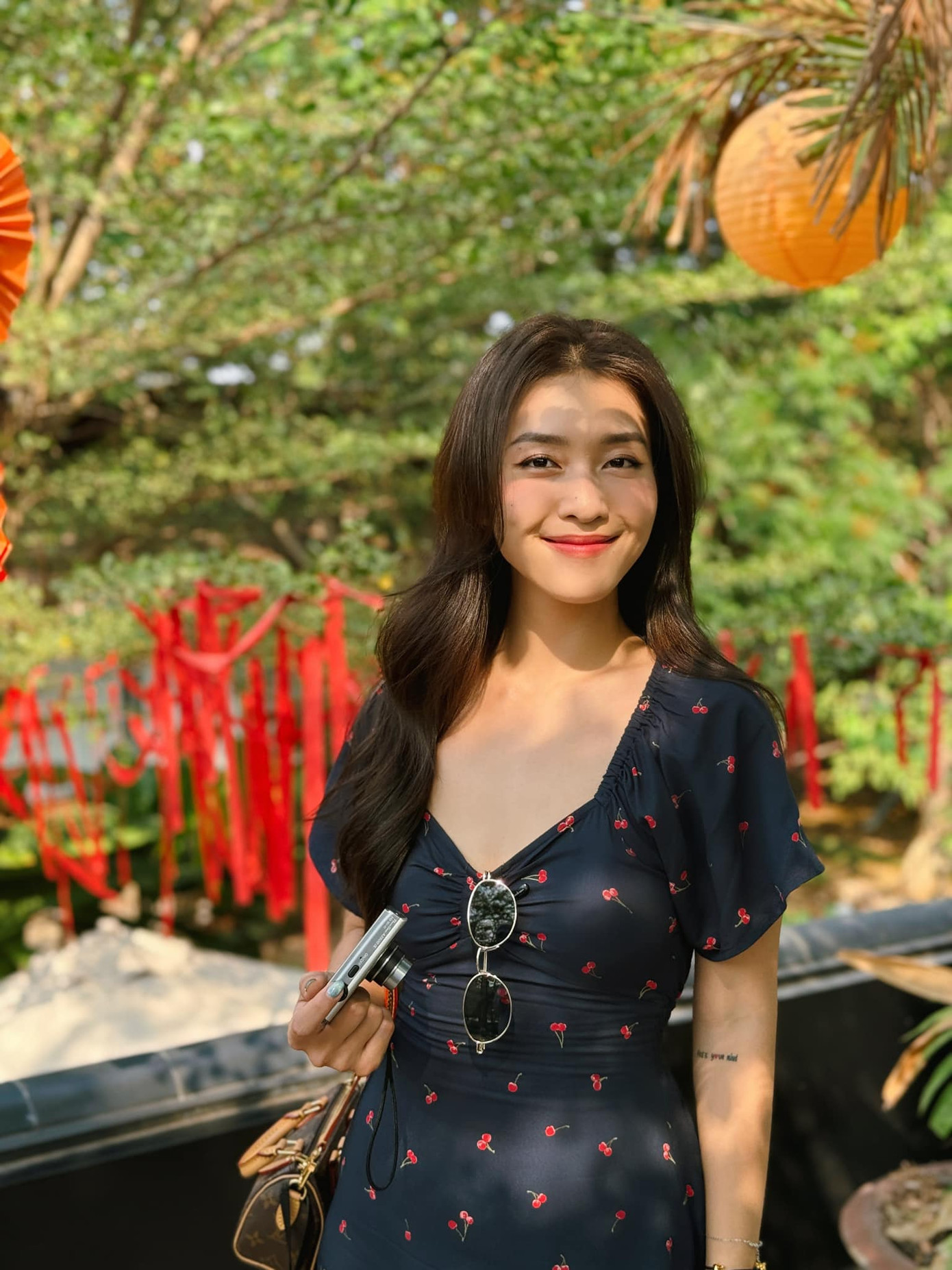 Khả Ngân rạng rỡ trong ngày cuối năm.