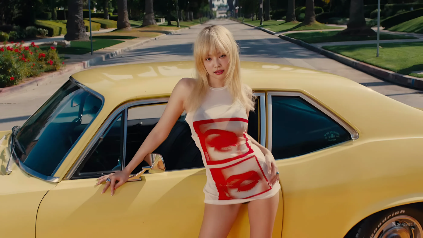 Một số trang phục trong teaser MV Mantra của Jennie. Một số trang phục trong teaser MV Mantra của Jennie.