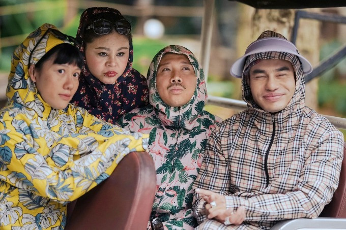 Lê Giang đóng vai Dì Bốn - một trong 4 người của Bộ tứ báo thủ. Bộ phim do Trấn Thành đạo diễn, đang đại thắng trên thị trường phim Tết rạp Việt. Lê Giang đóng vai Dì Bốn - một trong 4 người của Bộ tứ báo thủ. Bộ phim do Trấn Thành đạo diễn, đang đại thắng trên thị trường phim Tết rạp Việt.