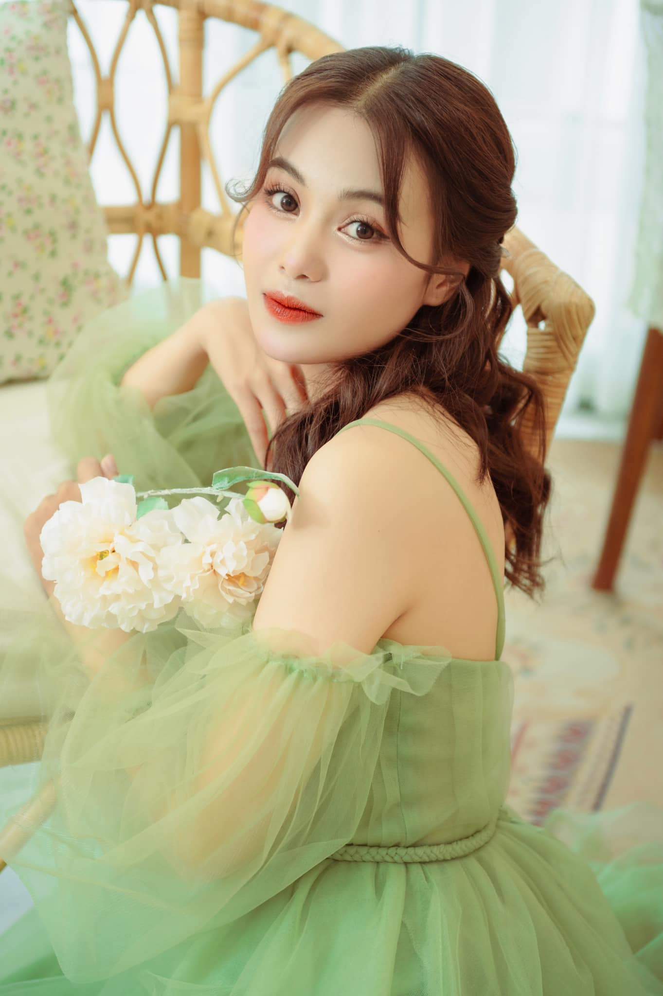 Cung thủ 23 tuổi thực hiện nhiều bộ ảnh và thường xuyên chia sẻ cuộc sống đời tư trên trang cá nhân.