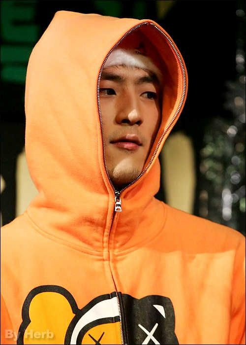 Từ trái sang, Kai (EXO), nhà sản xuất âm nhạc Teddy Park và G-Dragon (Big Bang) đều dính tin hẹn hò Jennie (BlackPink). Từ trái sang, Kai (EXO), nhà sản xuất âm nhạc Teddy Park và G-Dragon (Big Bang) đều dính tin hẹn hò Jennie (BlackPink).