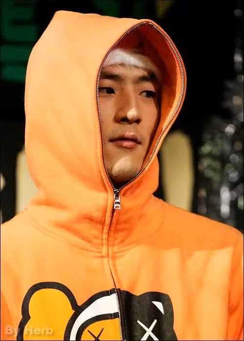 Từ trái sang, Kai (EXO), nhà sản xuất âm nhạc Teddy Park và G-Dragon (Big Bang) đều dính tin hẹn hò Jennie (BlackPink). Từ trái sang, Kai (EXO), nhà sản xuất âm nhạc Teddy Park và G-Dragon (Big Bang) đều dính tin hẹn hò Jennie (BlackPink).