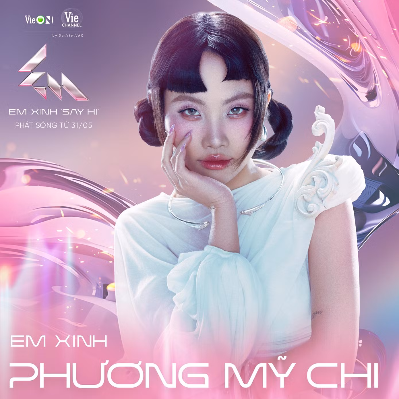 Bảo Anh từ "chị đẹp" chuyển thành "em xinh". Bảo Anh từ "chị đẹp" chuyển thành "em xinh".