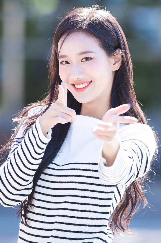 Thời điểm vướng tin bắt nạt và bạo lực học đường, Naeun bị tổn hại nghiêm trọng đến hình ảnh, danh tiếng. Nhiều nhãn hàng quay lưng với cô, bộ phim truyền hình Taxi Driver 2 của nhà đài SBS cũng gạch tên cô khỏi danh sách diễn viên ban đầu. Naeun buộc phải rút khỏi dự án dù phim quay gần 60%.