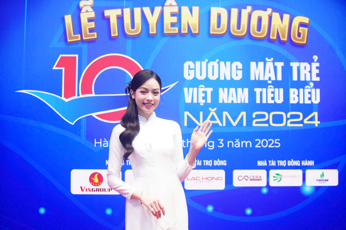 Tối 23/3, Hoa hậu Huỳnh Thị Thanh Thủy có mặt tại trường quay S14 Đài truyền hình Việt Nam tham dự Lễ trao giải thưởng Gương mặt trẻ Việt Nam tiêu biểu năm 2024. Người đẹp Đà Nẵng vinh dự nằm trong danh sách 8 Gương mặt trẻ Việt Nam triển vọng 2024.