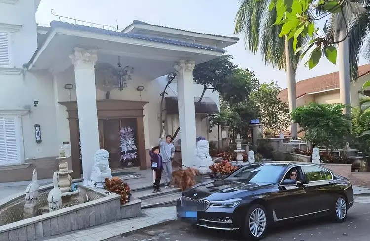 Cuộc sống an nhàn, giàu sang của Phương Cương khi về già.