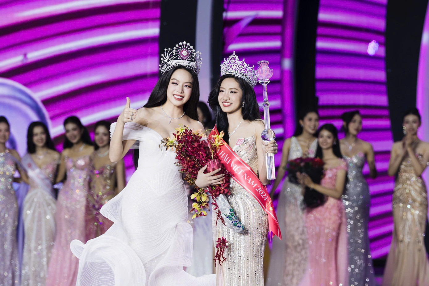 Chung kết Hoa hậu Việt Nam 2024 bên dòng sông Hương thu hút sự quan tâm lớn trên mạng xã hội. Chung kết Hoa hậu Việt Nam 2024 bên dòng sông Hương thu hút sự quan tâm lớn trên mạng xã hội.