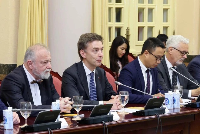 Đại sứ, Trưởng Phái đoàn Liên minh châu Âu tại Việt Nam Julien Guerrier phát biểu. (Ảnh: Nhan Sáng/TTXVN). Đại sứ, Trưởng Phái đoàn Liên minh châu Âu tại Việt Nam Julien Guerrier phát biểu. (Ảnh: Nhan Sáng/TTXVN).