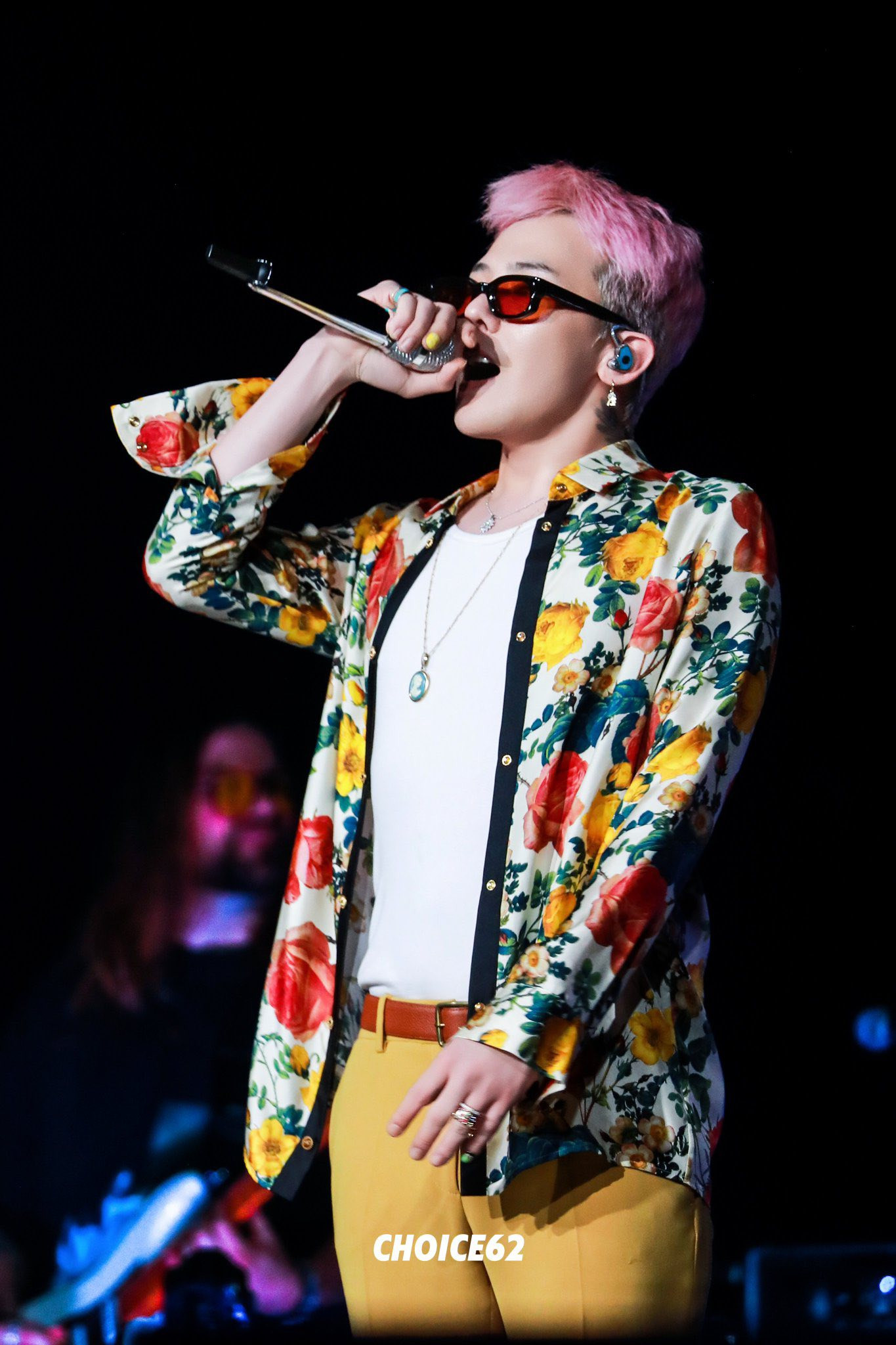 G-Dragon cùng dàn sao Kpop biểu diễn ở sân Mỹ Đình tối 21/6.