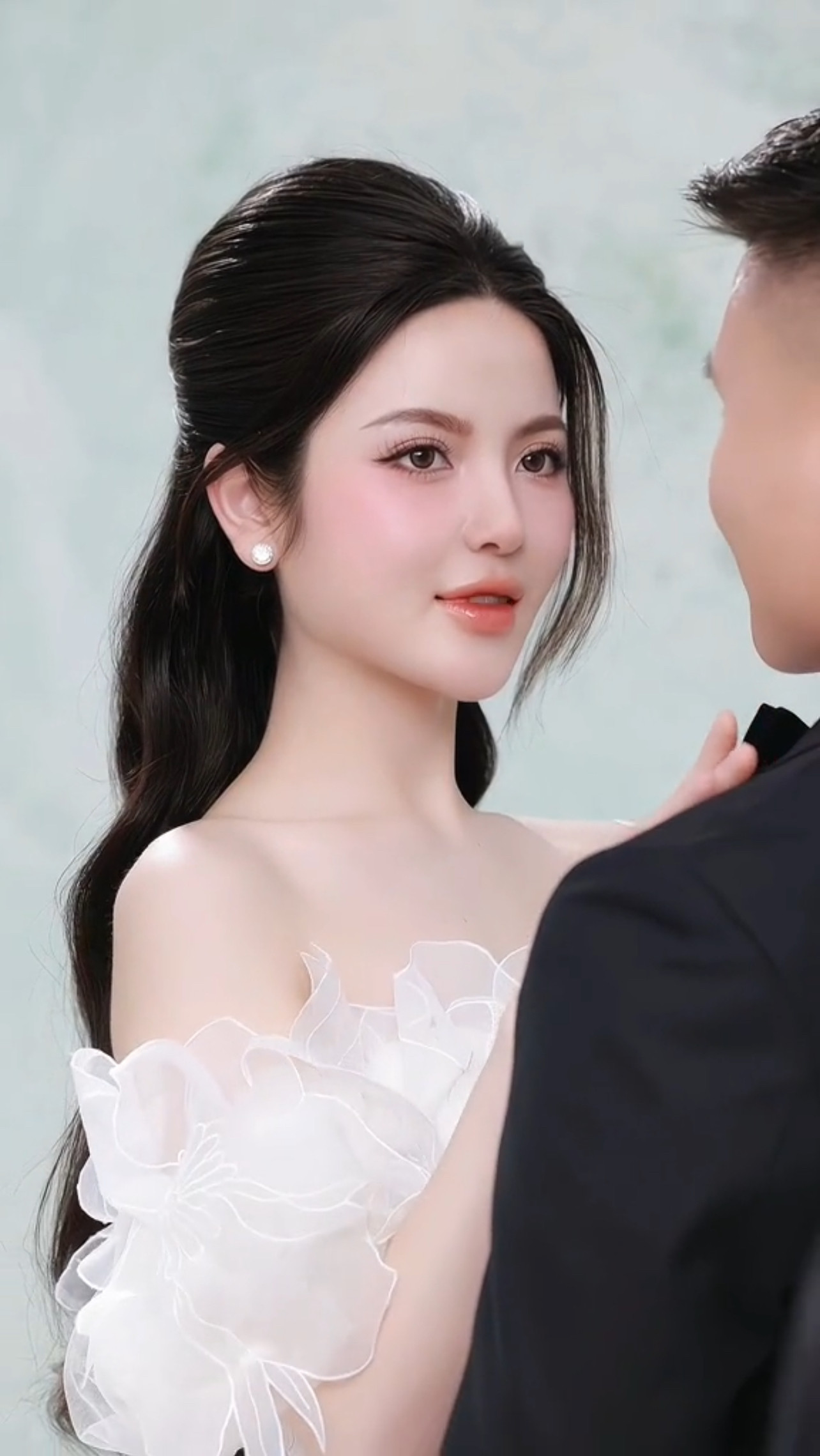 Chính thức về chung một nhà, hai người thoải mái khi chia sẻ hình ảnh bên nhau. Suốt thời gian hẹn hò, Quang Hải và Chu Thanh Huyền không công khai mối quan hệ. Chính thức về chung một nhà, hai người thoải mái khi chia sẻ hình ảnh bên nhau. Suốt thời gian hẹn hò, Quang Hải và Chu Thanh Huyền không công khai mối quan hệ.