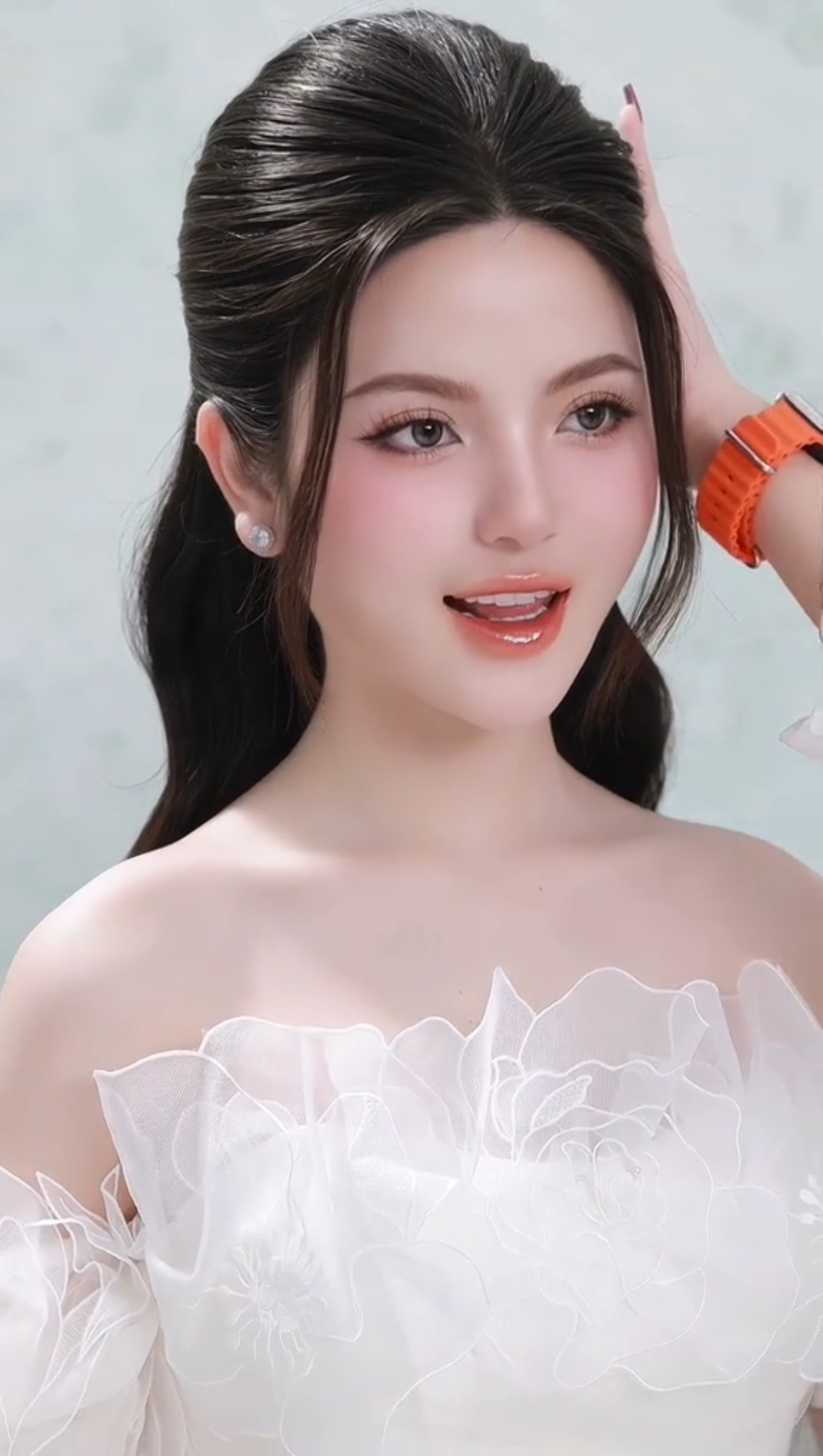 Chu Thanh Huyền và Quang Hải đã đăng ký kết hôn và trở thành vợ chồng hợp pháp. Tết Nguyên đán Giáp Thìn vừa qua, Chu Thanh Huyền lần đầu làm dâu và tích cực cập nhật hình ảnh sum vầy bên gia đình chồng. Chu Thanh Huyền và Quang Hải đã đăng ký kết hôn và trở thành vợ chồng hợp pháp. Tết Nguyên đán Giáp Thìn vừa qua, Chu Thanh Huyền lần đầu làm dâu và tích cực cập nhật hình ảnh sum vầy bên gia đình chồng.