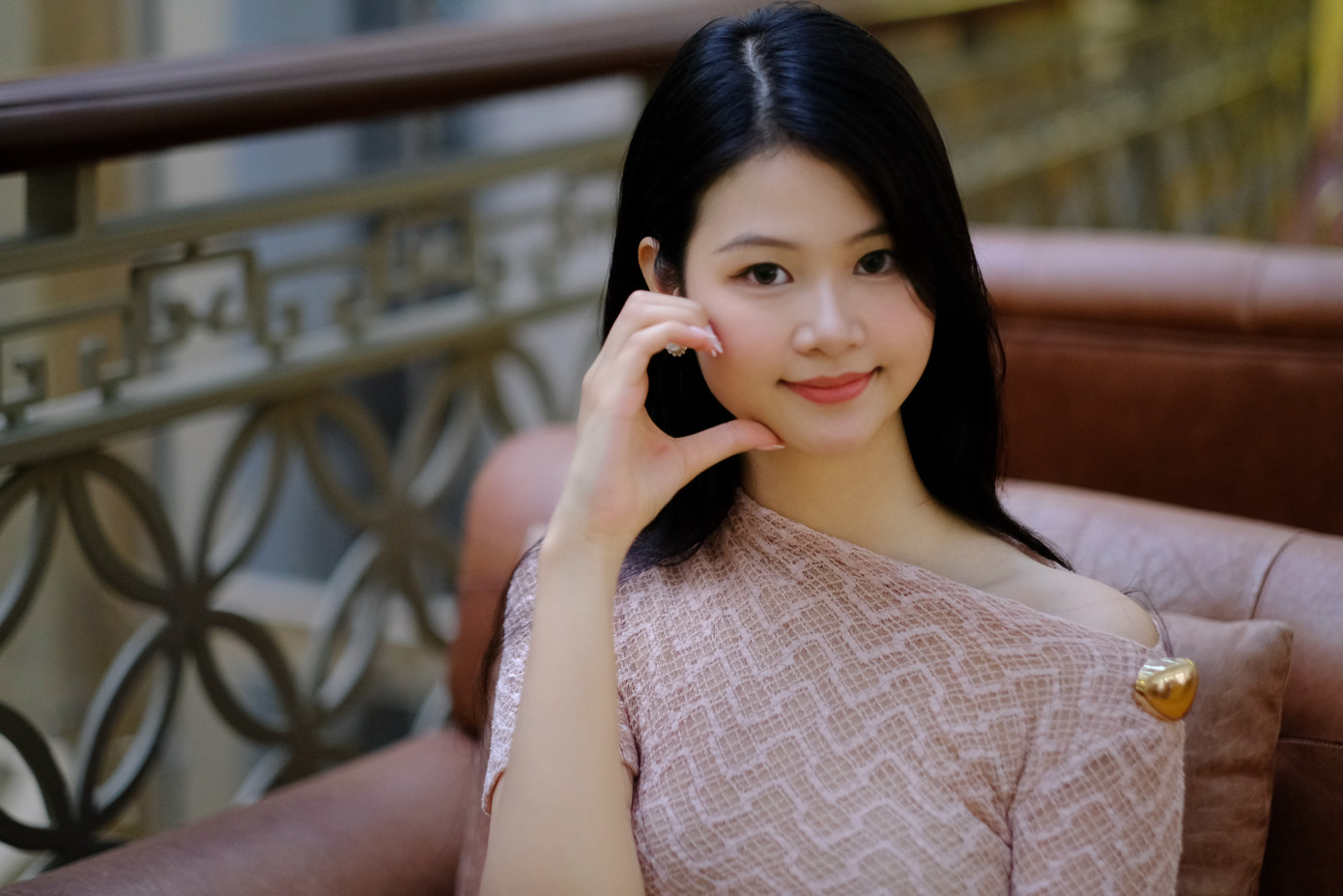 Thí sinh Hồ Ngọc Phương Linh cho biết sau vòng chung khảo, vóc dáng của cô có nhiều thay đổi, giảm được thêm 3 kg. Phương Linh nói cô đi tập gym mỗi ngày, ăn uống lành mạnh để có vóc dáng thon thả. Phương Linh muốn giảm thêm 2 kg để thật sự tự tin trong vòng chung kết. Người đẹp Hà Tĩnh bày tỏ sự háo hức khi được trở lại Huế, hội ngộ cùng các thí sinh và có những ngày tập luyện đáng nhớ tại đây.