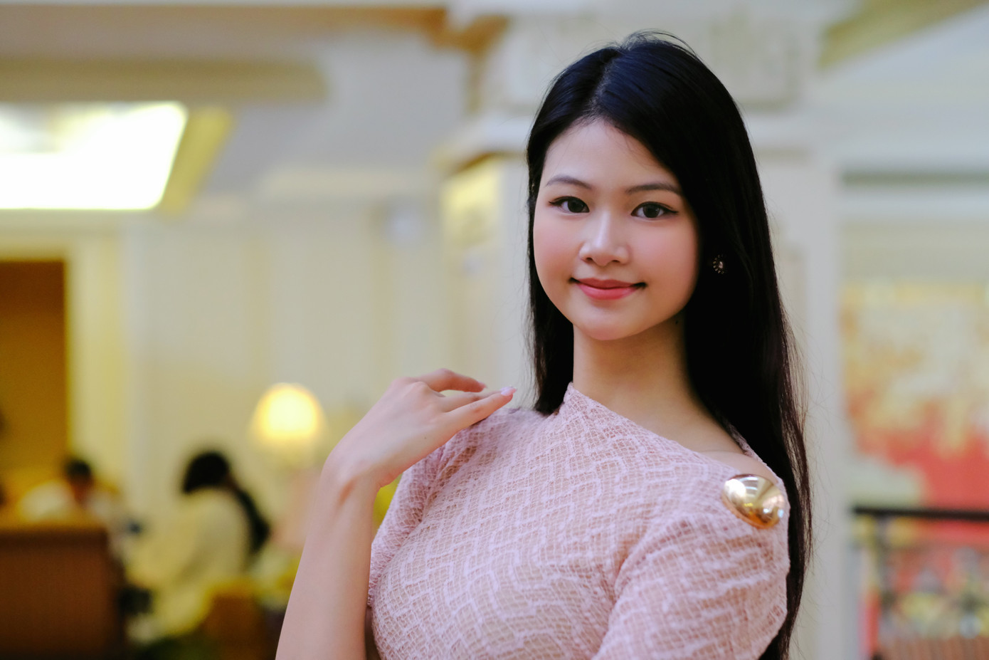 Thí sinh Hồ Ngọc Phương Linh cho biết sau vòng chung khảo, vóc dáng của cô có nhiều thay đổi, giảm được thêm 3 kg. Phương Linh nói cô đi tập gym mỗi ngày, ăn uống lành mạnh để có vóc dáng thon thả. Phương Linh muốn giảm thêm 2 kg để thật sự tự tin trong vòng chung kết. Người đẹp Hà Tĩnh bày tỏ sự háo hức khi được trở lại Huế, hội ngộ cùng các thí sinh và có những ngày tập luyện đáng nhớ tại đây.