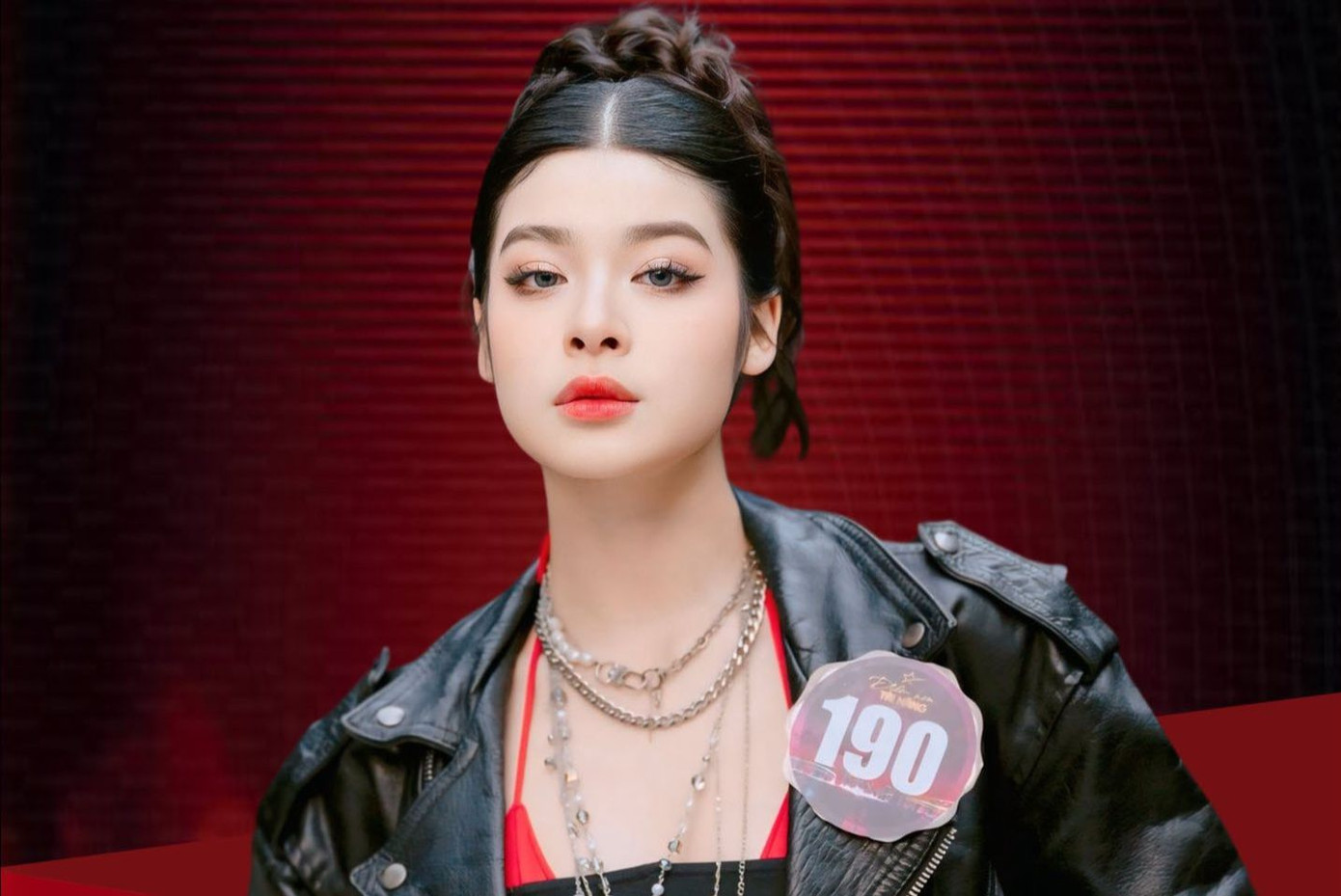 Võ Hoài Anh - con gái diễn viên Võ Hoài Nam ghi danh trong show Điểm hẹn tài năng có Huy Tuấn, Hồ Ngọc Hà, Trúc Nhân làm giám khảo. Võ Hoài Anh - con gái diễn viên Võ Hoài Nam ghi danh trong show Điểm hẹn tài năng có Huy Tuấn, Hồ Ngọc Hà, Trúc Nhân làm giám khảo.