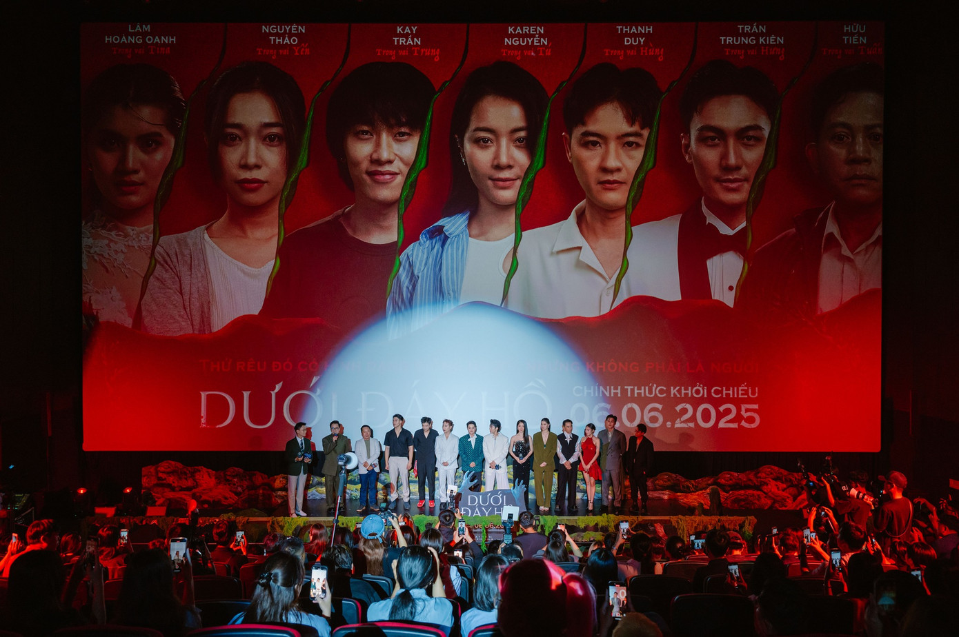 Buổi ra mắt phim Dưới đáy hồ hôm 13/5.