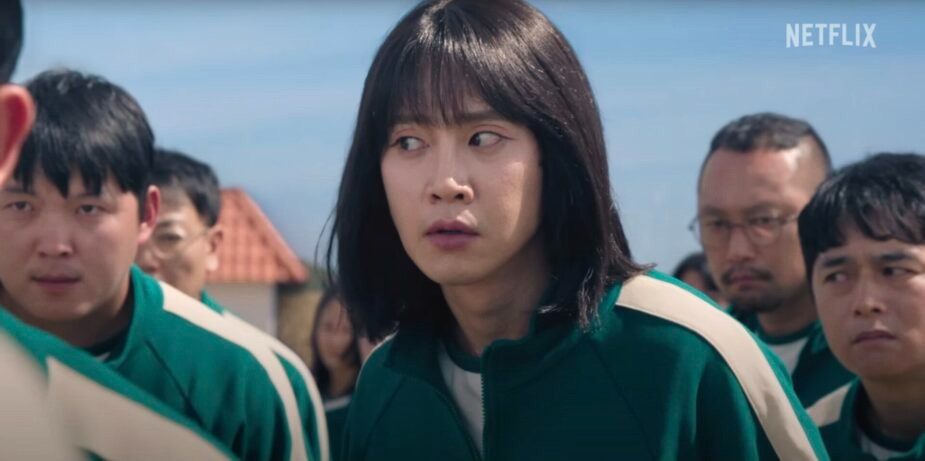 Không nhận ra Park Sung Hoon để tóc bob, trong bộ đồng phục của Squid Game. Không nhận ra Park Sung Hoon để tóc bob, trong bộ đồng phục của Squid Game.