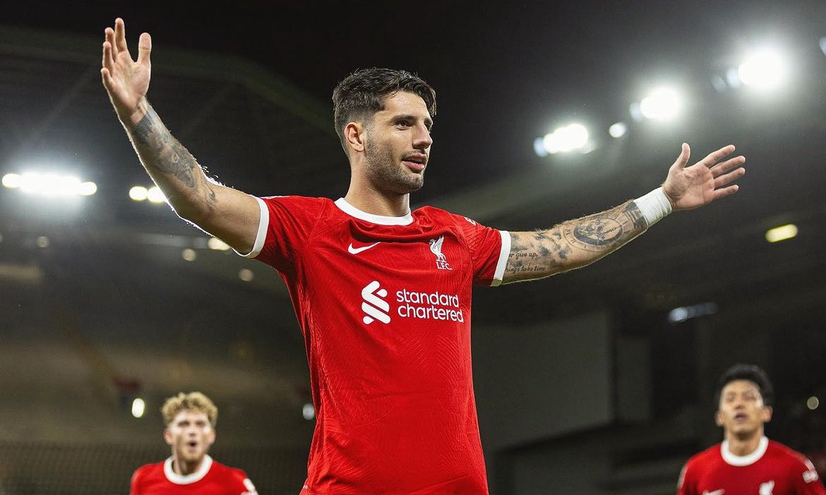 Trên cánh tay của Dominik Szoboszlai có xăm dòng chữ: &quot;Talent is a divine blessing, but without incredible will and humility, it is worth nothing&quot; (Tạm dịch: Tài năng do trời ban nhưng sẽ vô nghĩa nếu thiếu ý chí kiên cường và sự khiêm nhường).