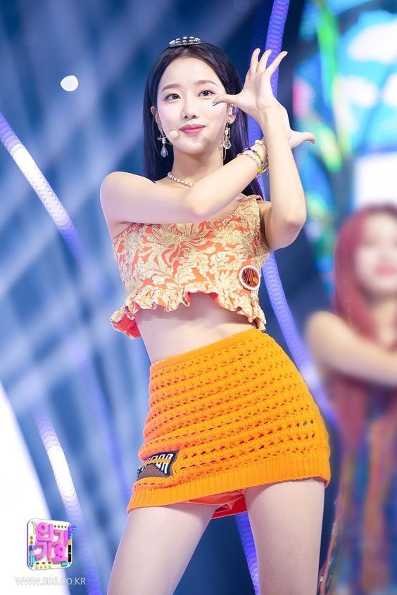 Về tin bắt nạt thành viên cùng nhóm, Lee Naeun nói cô chưa từng làm việc có lỗi. Đến nay vẫn chưa rõ thông tin tường tận về vụ việc, những người trong cuộc cũng không đưa ra phản hồi.