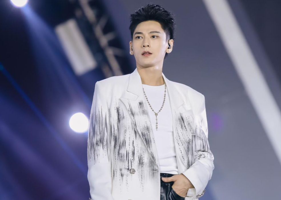 Bản ballad Kim phút kim giờ - một trong những ca khúc hot nhất show Anh trai say hi, qua sự thể hiện của Hieuthuhai, Pháp Kiều, Hurrykng, Isaac. Bản ballad Kim phút kim giờ - một trong những ca khúc hot nhất show Anh trai say hi, qua sự thể hiện của Hieuthuhai, Pháp Kiều, Hurrykng, Isaac.