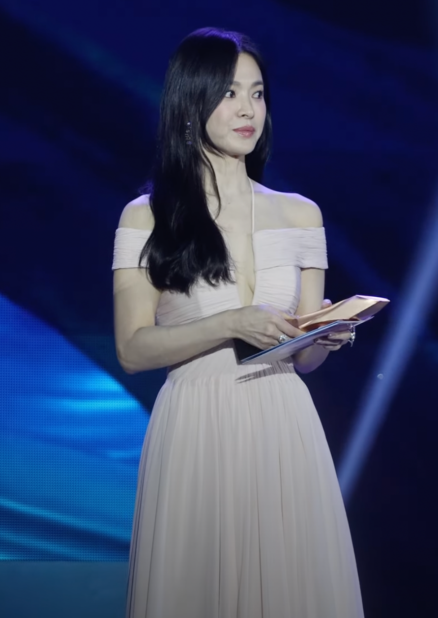 Song Hye Kyo dưới ống kính của fan. Hình ảnh nữ diễn viên tại Baeksang nhận được phản ứng tích cực trên X (Twitter cũ).